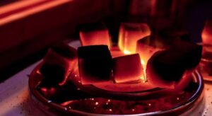 Than hút shisha nên dùng than tròn cháy nhanh hay than gáo dừa vuông shisha